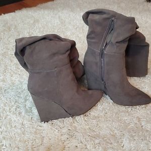 slouchy suede-like over-the-knee wedge boots pointed toe and side zipper Size 6